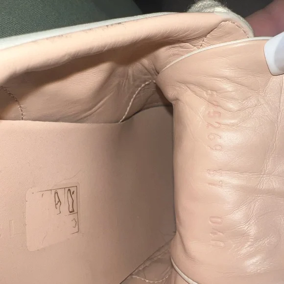 Gucci White Sneakers with Red and Black Accents - Picture 4 of 4